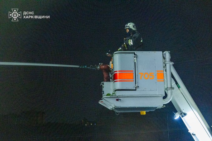 Ворожий БпЛА влучив по офісній будівлі у Харкові
